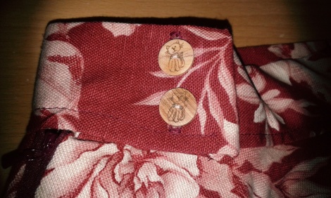 Lovely fabric and cat buttons!